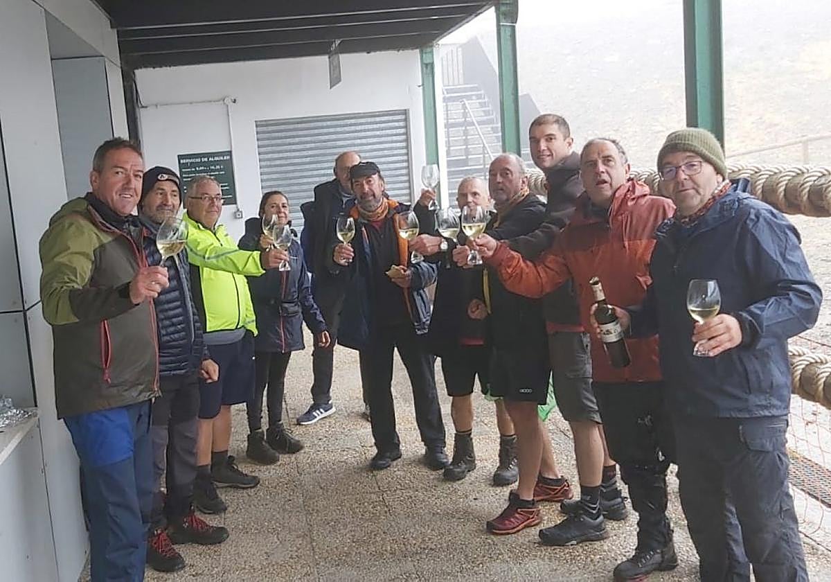 Un brindis por la jornada que la meteorología trastocó.