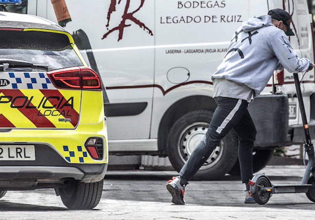 Hospitalizada la conductora de un patinete tras un choque con un automóvil en Logroño