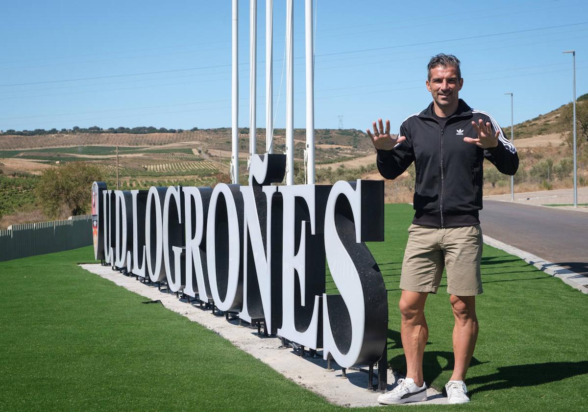 Iñaki Sáenz, en las instalaciones de la ciudad deportiva de la UD Logroñés.