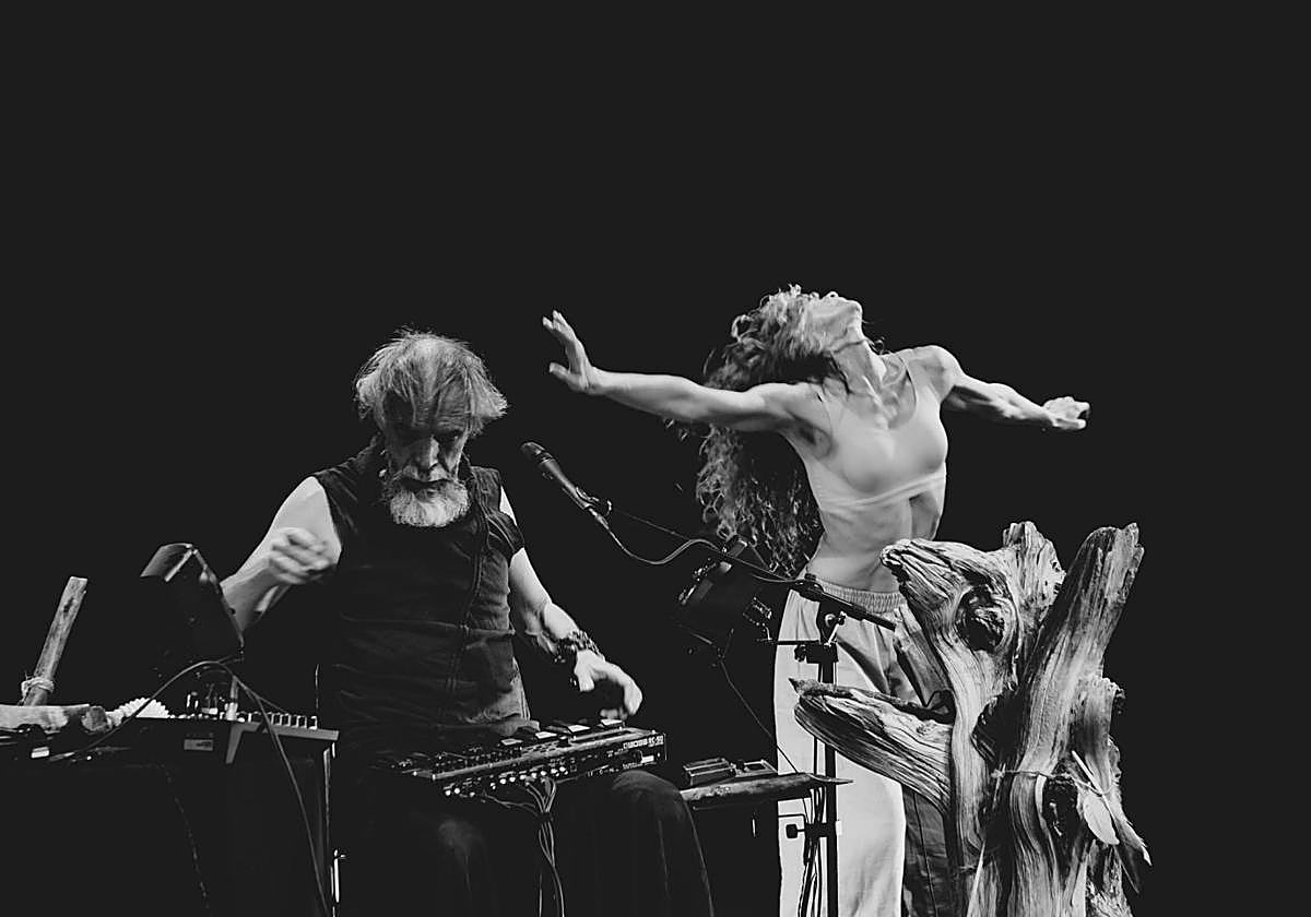 Actuación de Neonymus.