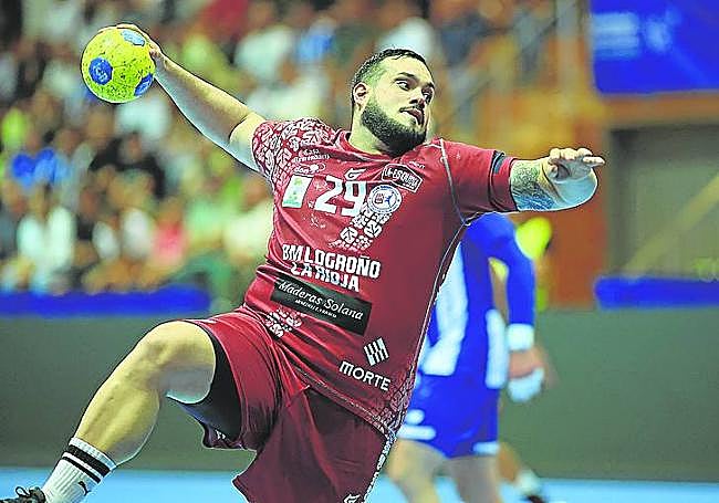 Javi García lanza a portería frente al Oporto.