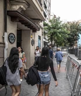 Imagen secundaria 2 - «Tengamos que cerrar o no, las obras nos afectan»