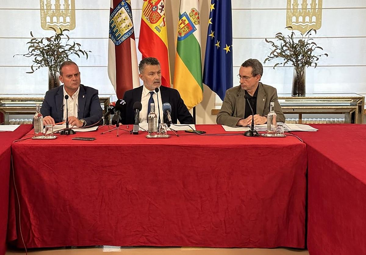 Francisco Iglesias, Conrado Escobar y Javier Martínez, en su comparecencia de ayer.