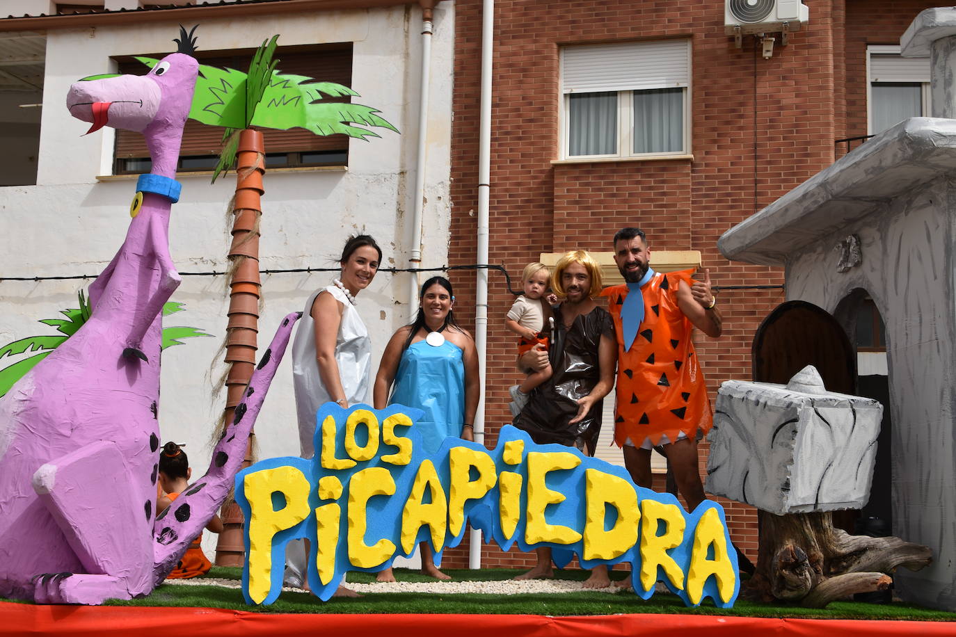 Chupinazo y carrozas de Pradejón