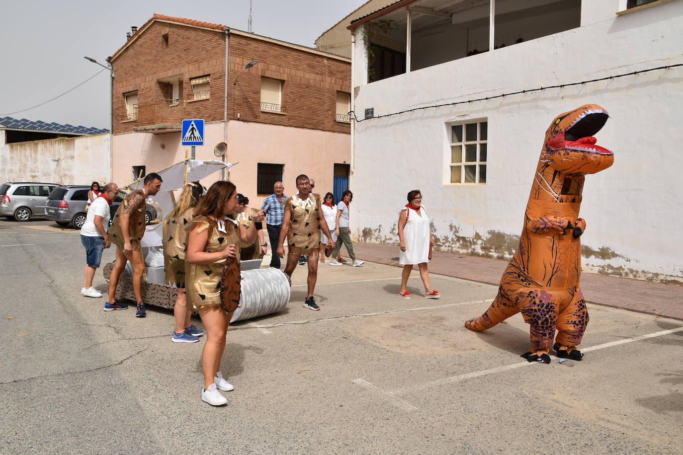Chupinazo y carrozas de Pradejón