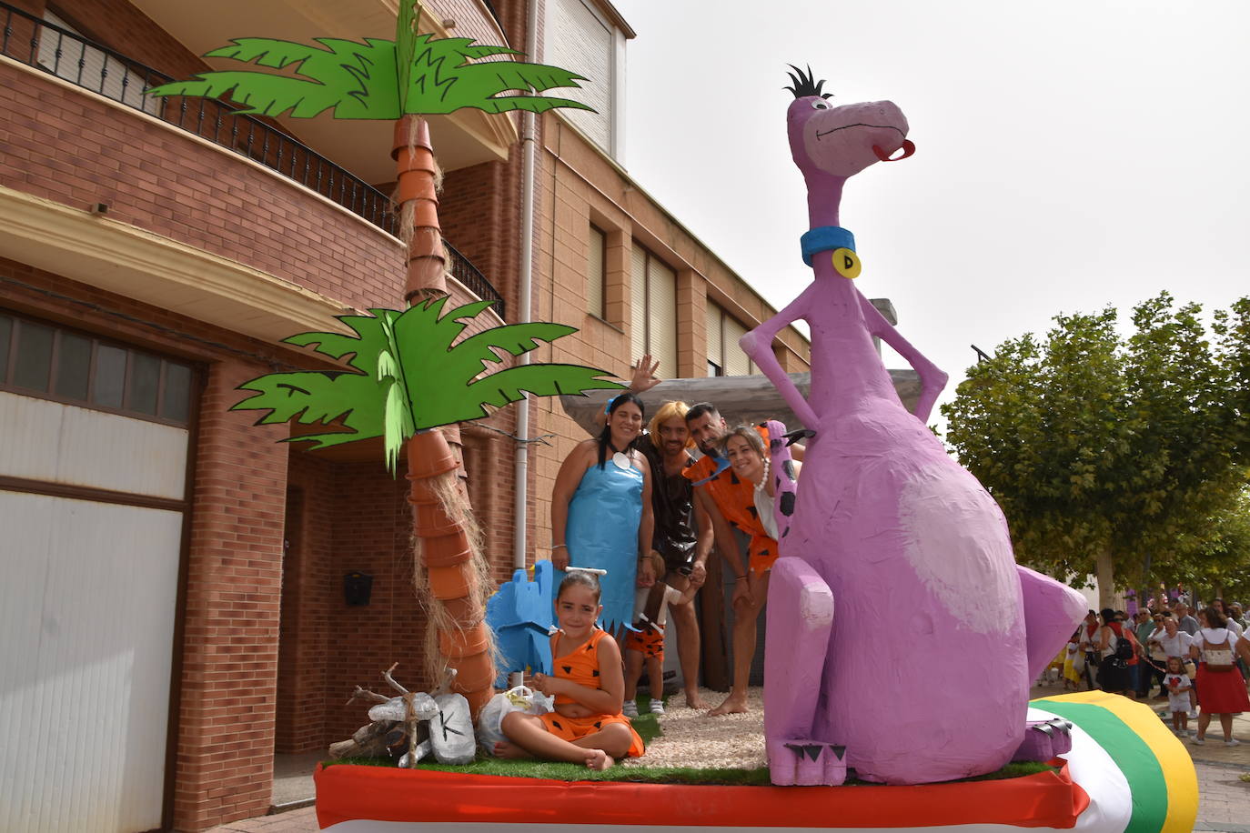 Chupinazo y carrozas de Pradejón