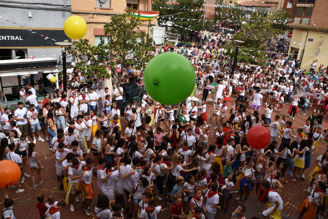 Chupinazo y carrozas de Pradejón