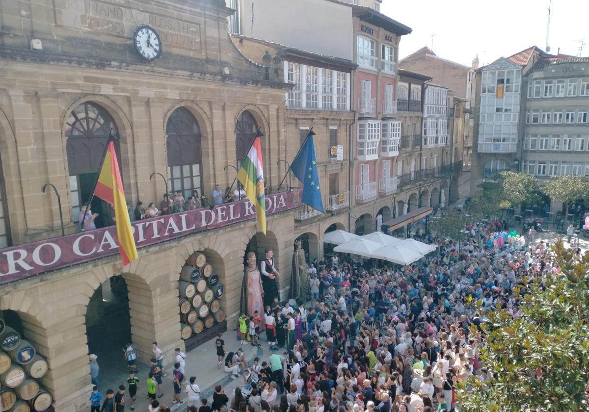 Lanzamiento del cohete en el Ayuntamiento de Haro.