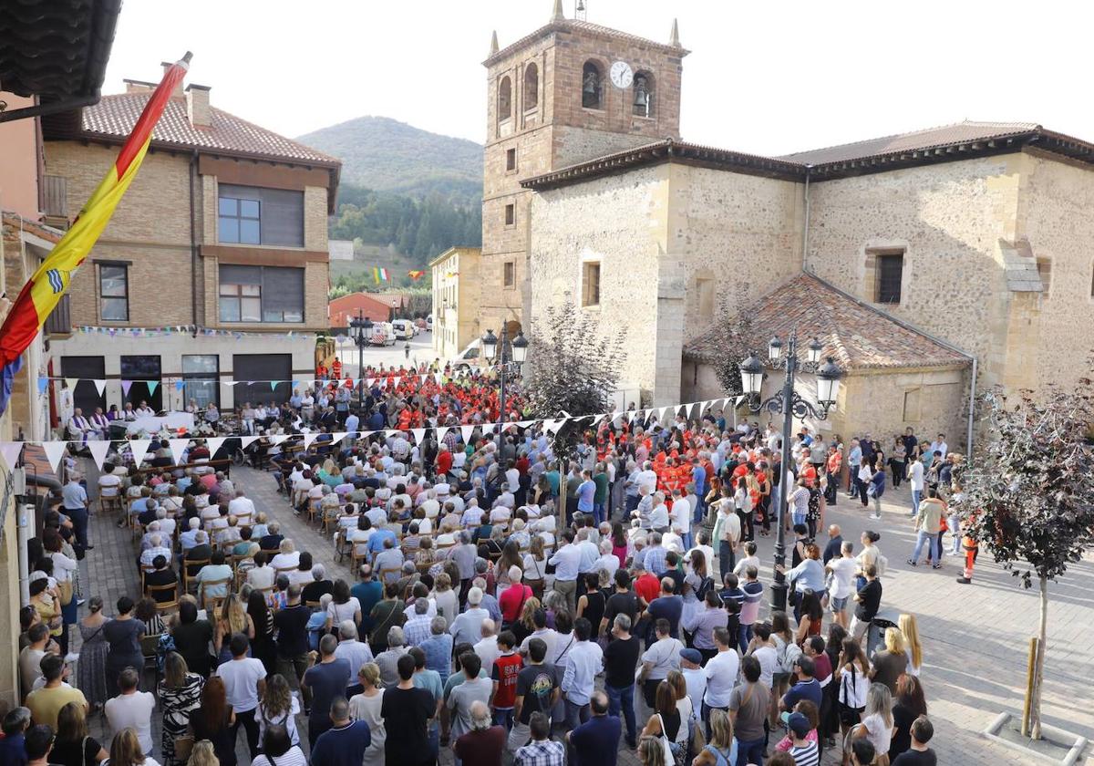 Multitudinaria despedida de Manuel Montoya