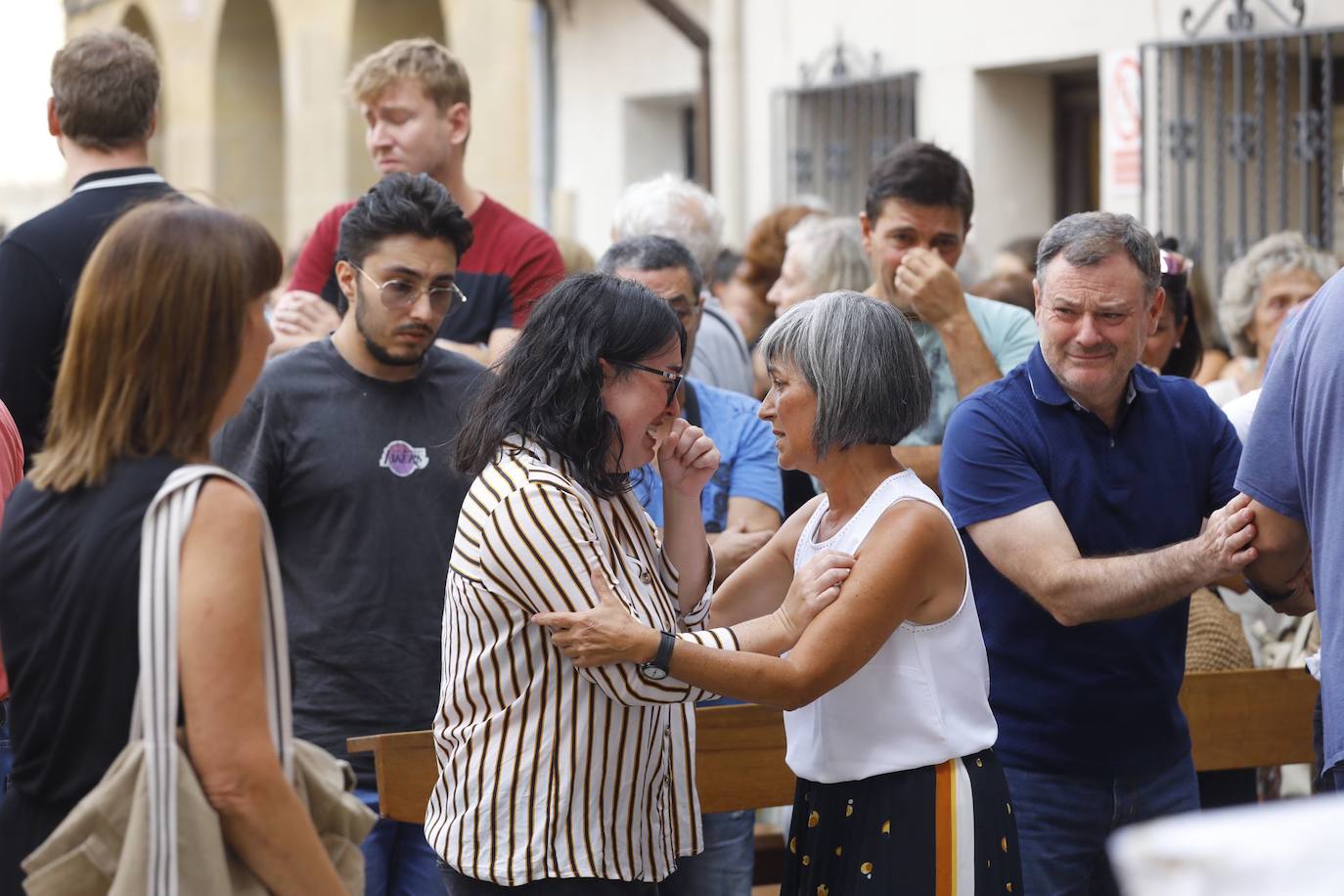 Multitudinaria despedida de Manuel Montoya