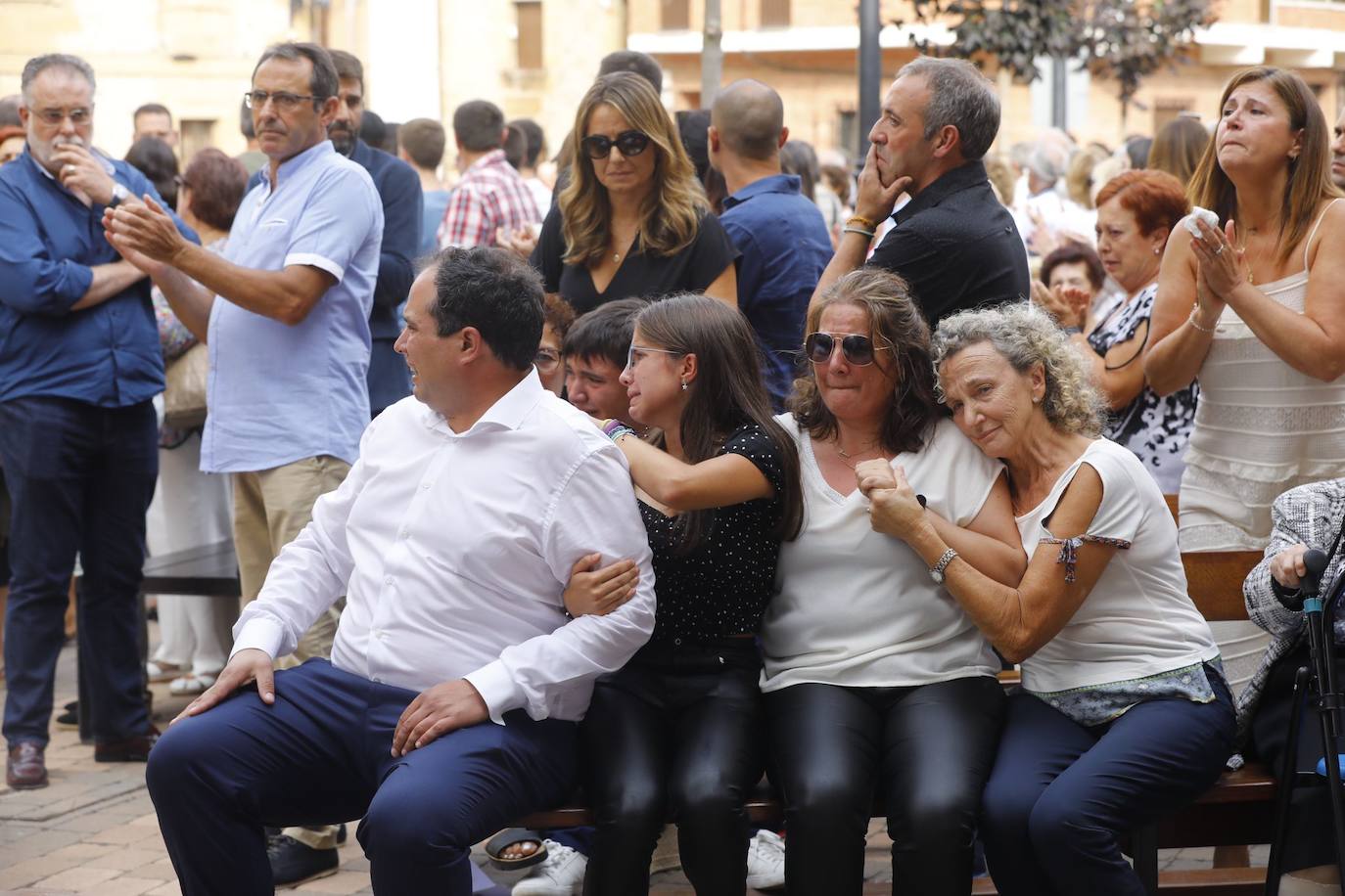 Multitudinaria despedida de Manuel Montoya