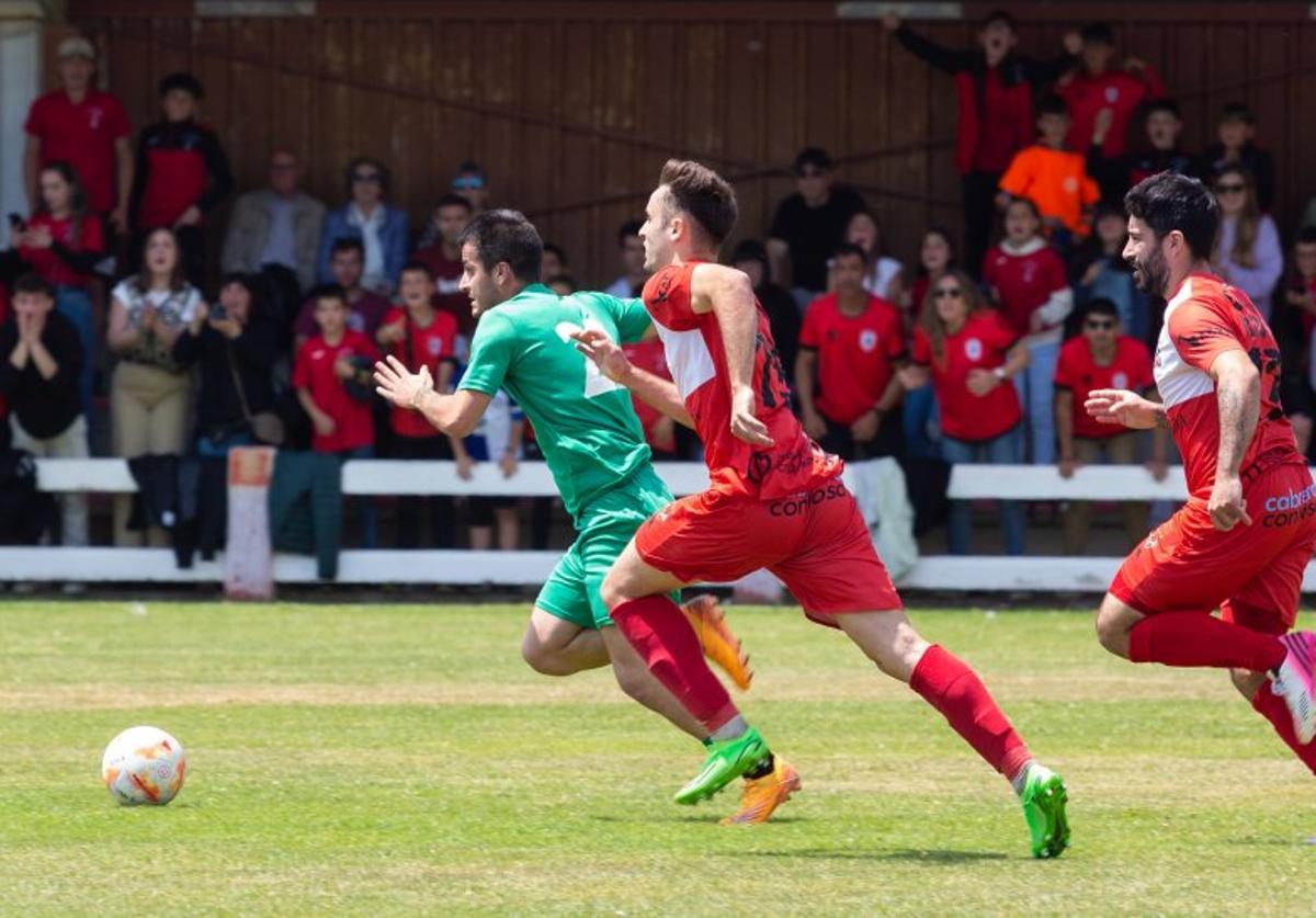 Partido de la fase de ascenso de la pasada temporada entre Varea y La Calzada, en el Ángel Aguado.