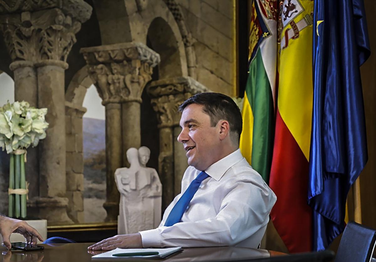 Alberto Galiana, durante la entrevista en su despacho de la Consejería de Educación.