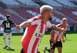 Jordi Escobar y Toni García celebran el primer gol de la SD Logroñés.