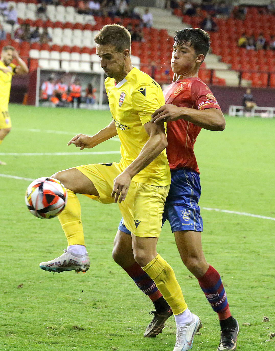 El público gozó en el Calahorra - UDL