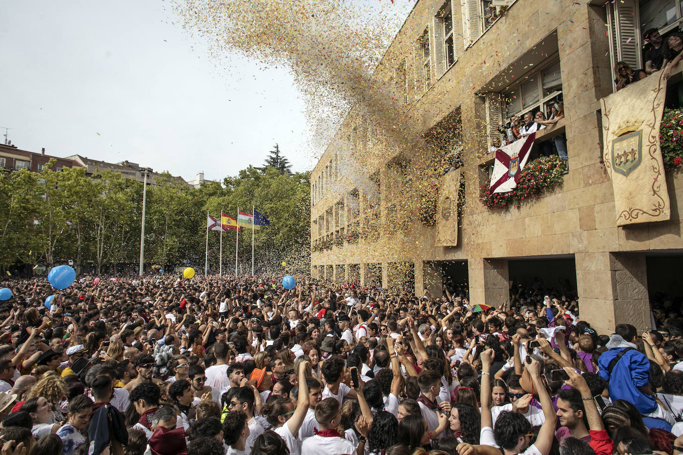 El chupinazo de San Mateo, en imágenes