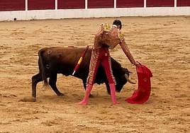 Derechazo de Luis Mariscal al tercero de la tarde.