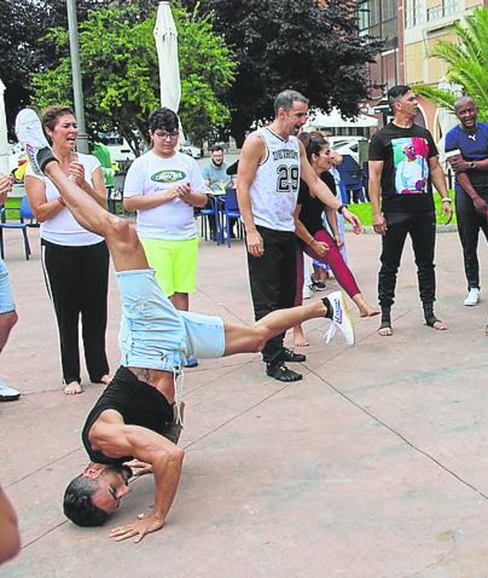 Imagen secundaria 2 - Najerinos disfrutando de sus fiestas este domingo. 