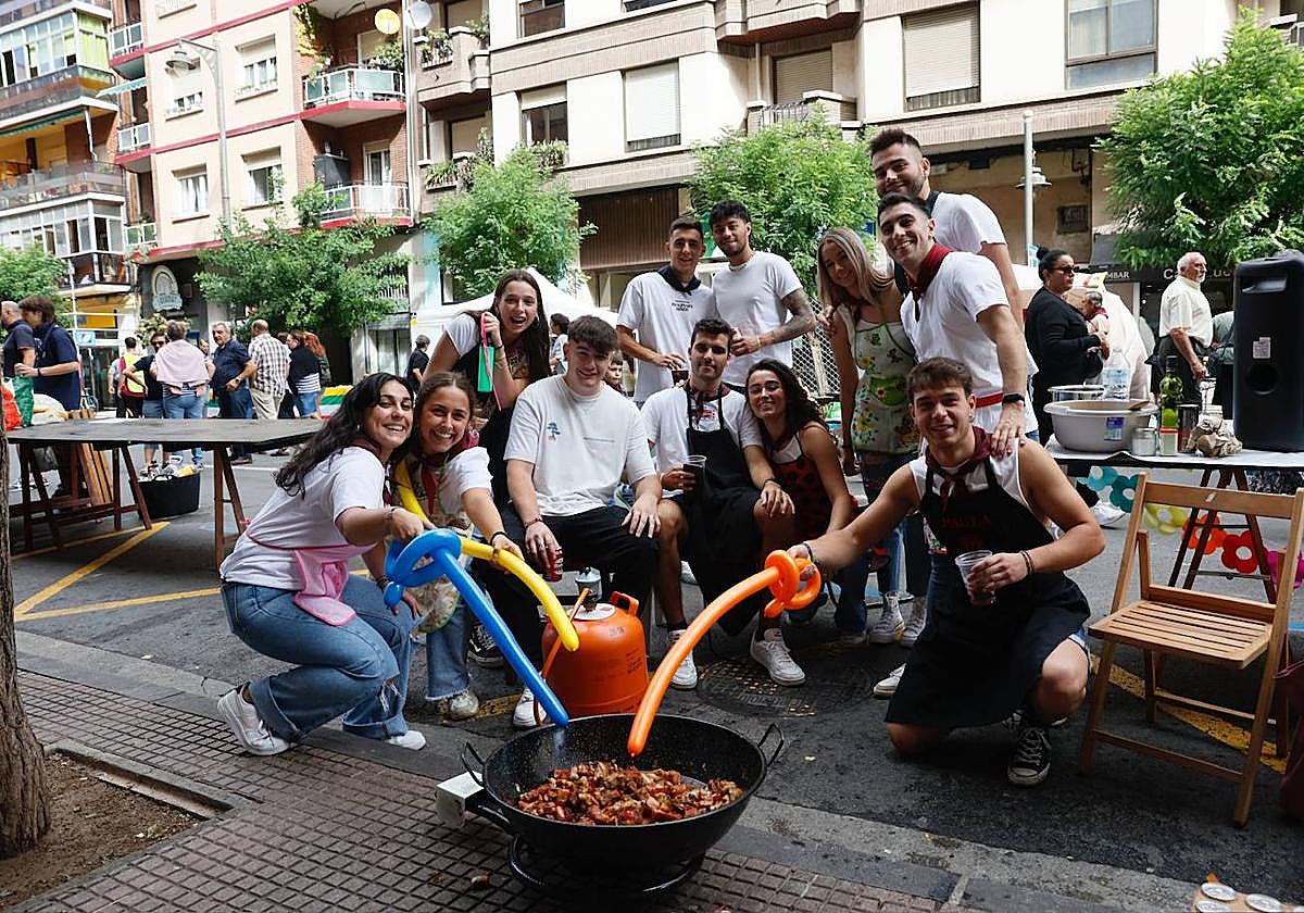 Grupo de jóvenes participantes.