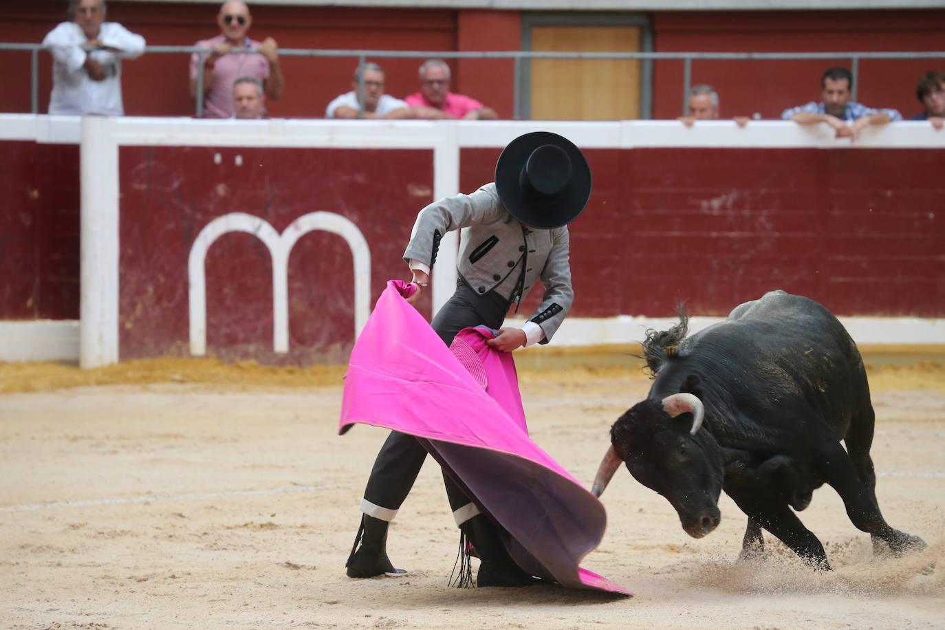 La cantera riojana se da cita en la plaza de toros de La Ribera