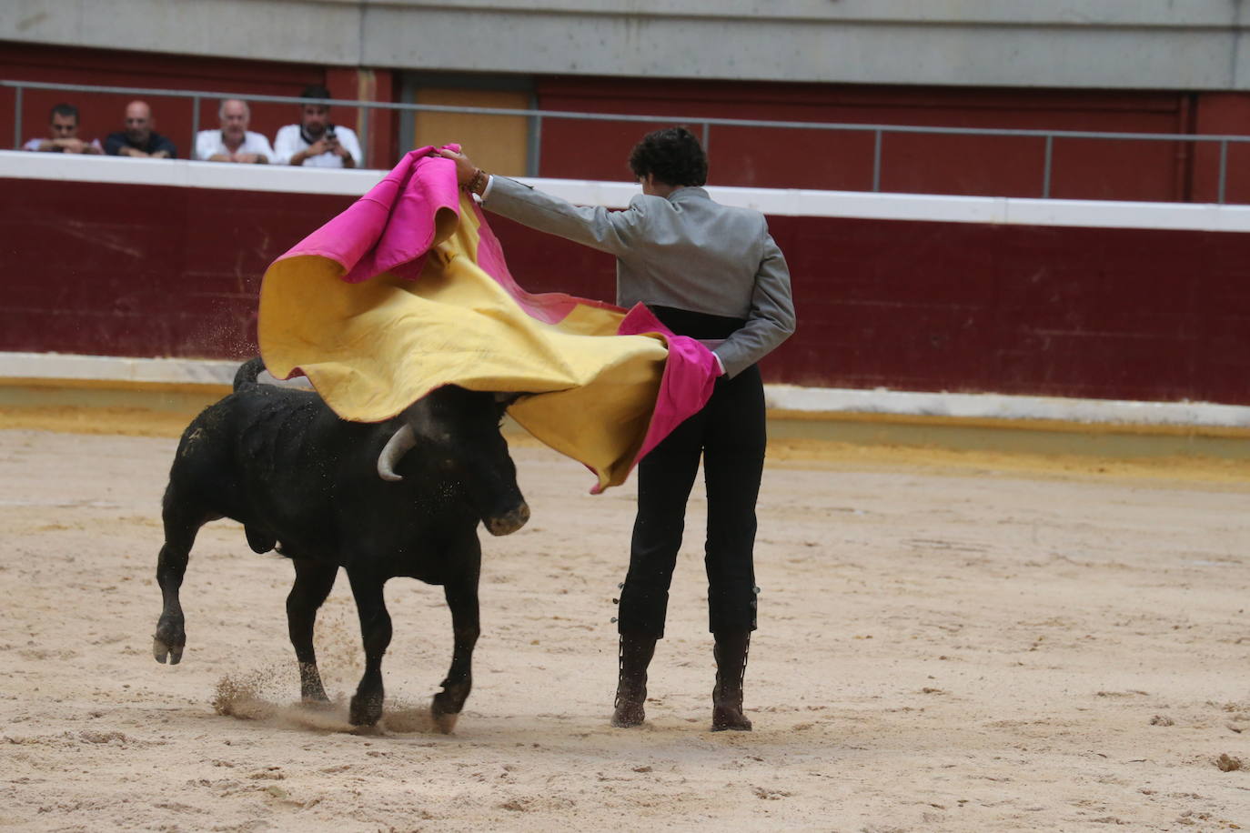 La cantera riojana se da cita en la plaza de toros de La Ribera