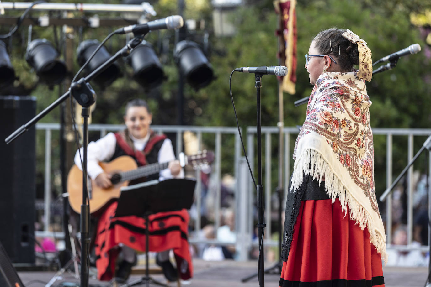 Festival de jotas en el Espolón