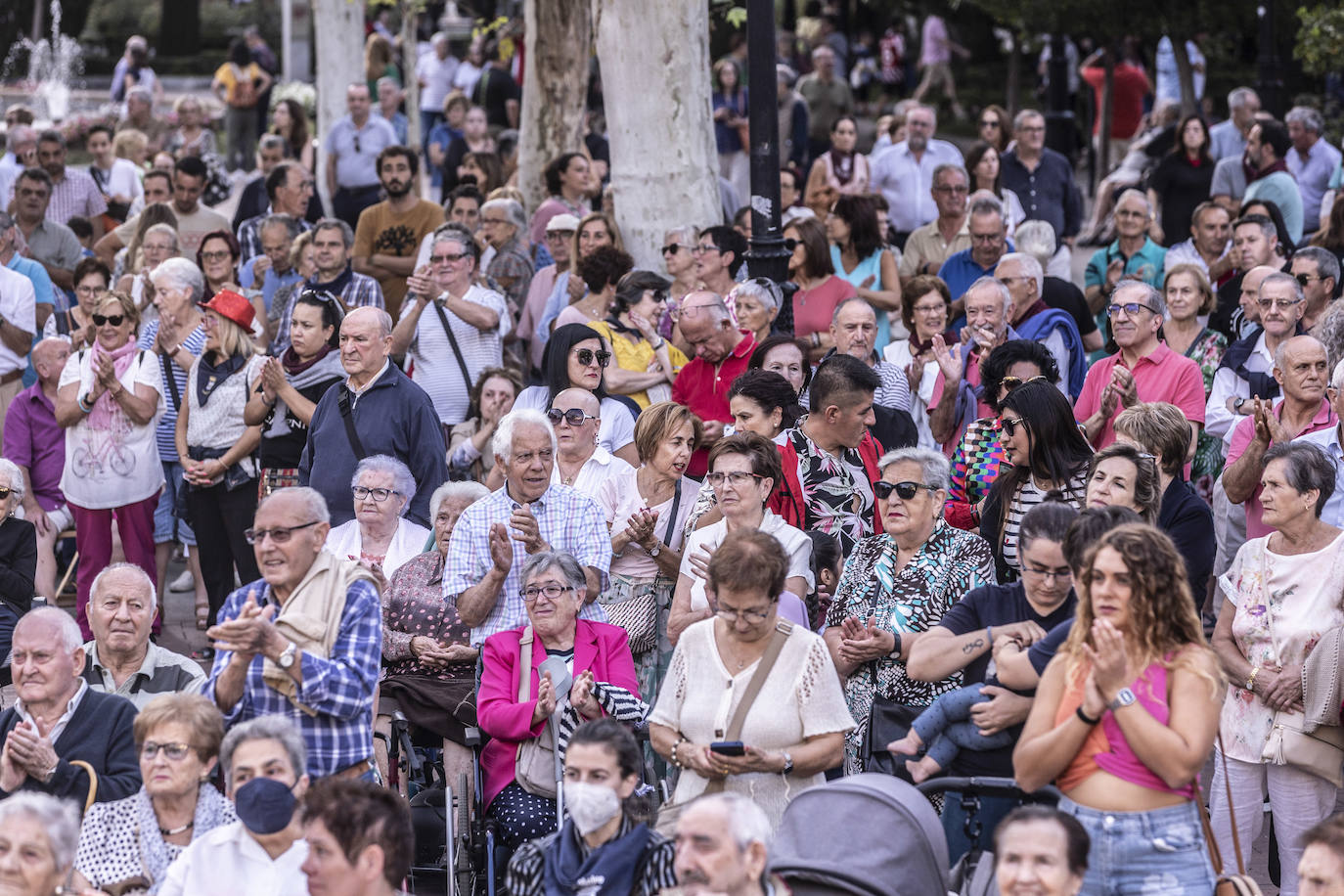 Festival de jotas en el Espolón