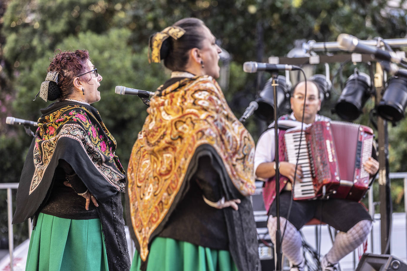 Festival de jotas en el Espolón