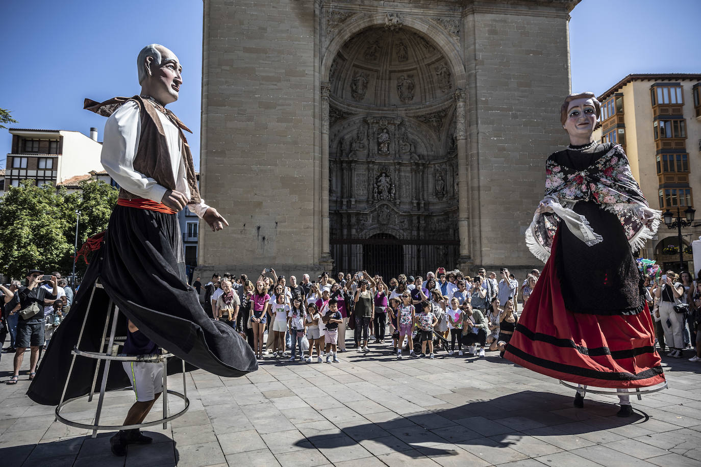 Mañana de gigantes para grandes y pequeños