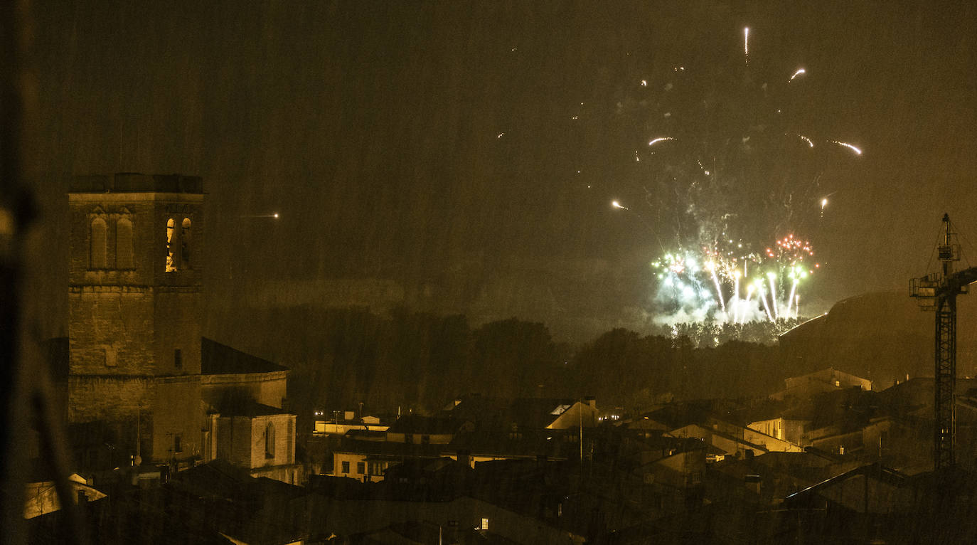 Noche de fuegos artificiales con Pirotecnia Zaragozana