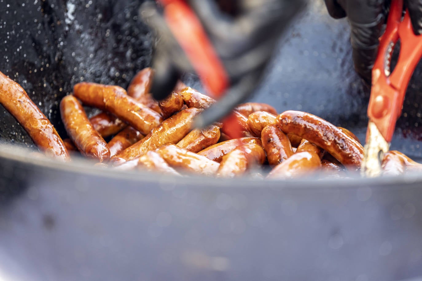 Degustación de choricillo y panceta en la plaza del Mercado