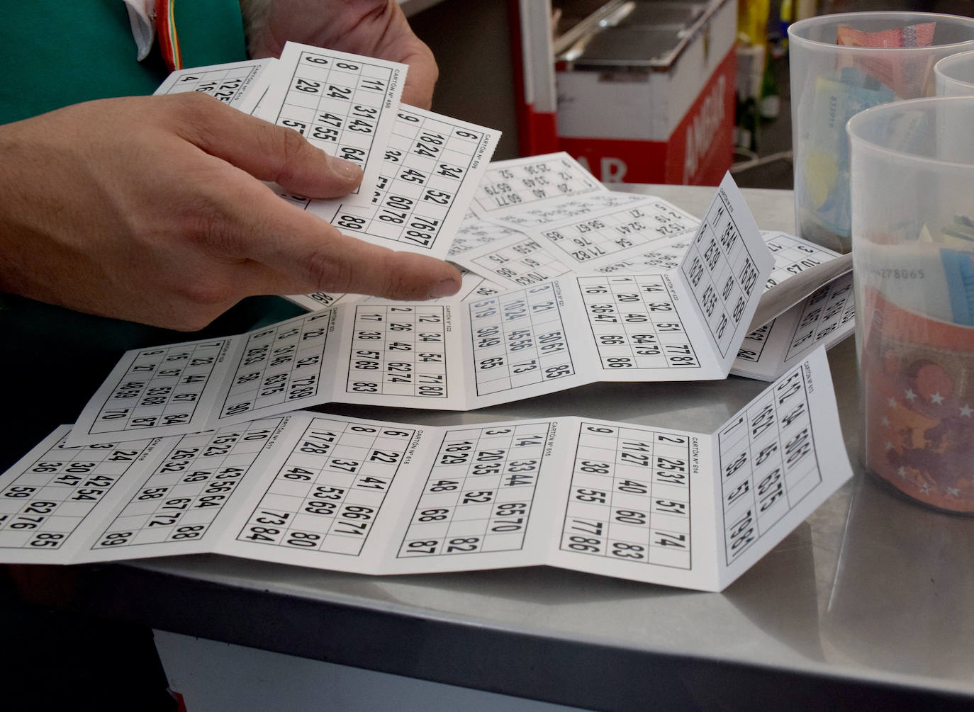 Bárbara la Reina de la Pantaloneta en el bingo de la Casa de Andalucía
