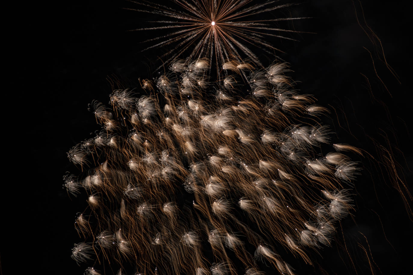 Pirotecnia Pablo pone color a la noche del miércoles