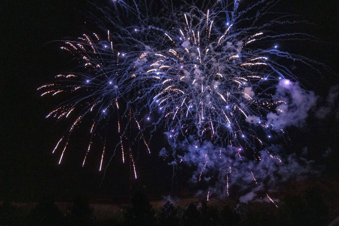 Pirotecnia Pablo pone color a la noche del miércoles