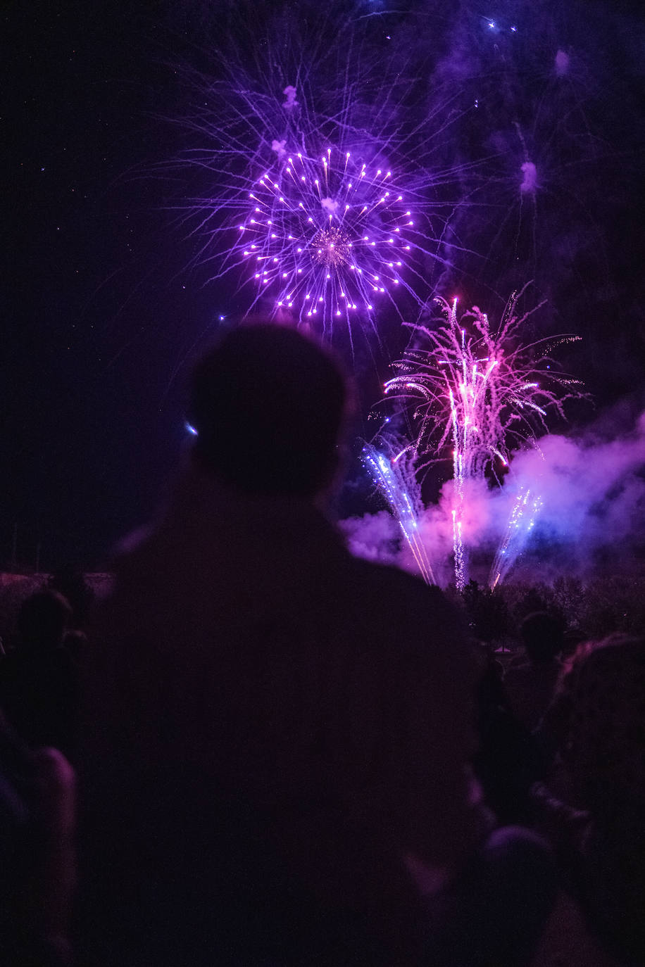 Pirotecnia Pablo pone color a la noche del miércoles