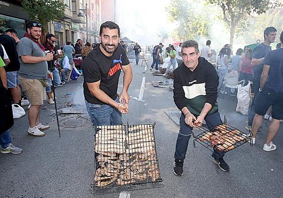 Las cuadrillas han llenado de humo y de aromas a chuletillas la logroñesa avenida de Colón.