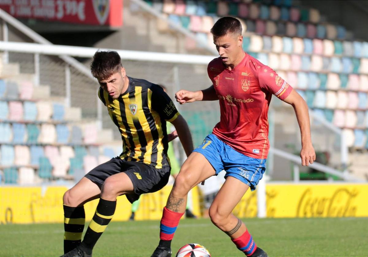 Un lance del partido en Lasesarre.