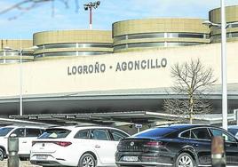 Exterior del aeropuerto Logroño-Agoncillo.