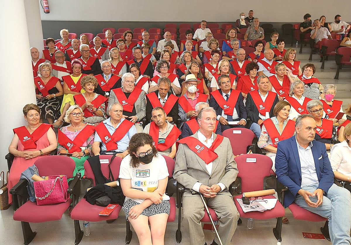 Acto de graduación de la Universidad de la Experiencia, en Logroño en 2022.