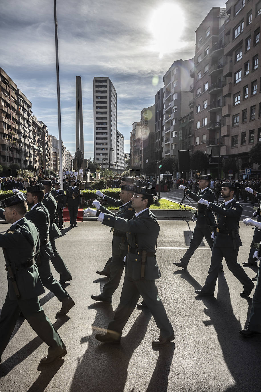 El izado de la bandera en el centro de Logroño