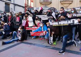 Aficionados de la SDL y de Unionistas, en la primera edición de la fiesta del fútbol popular celebrada en Logroño.
