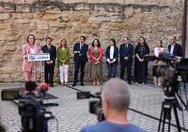 Los representantes de las comunidades del PP, con Cuca Gamarra al frente, en Logroño