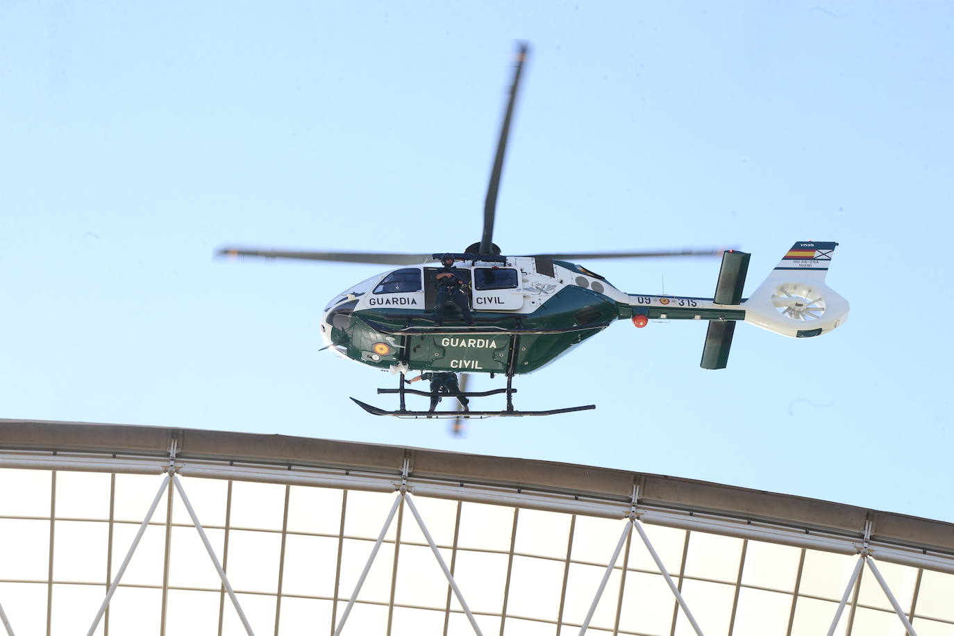 Exhibición de las especialidades de la Guardia Civil en la plaza de toros