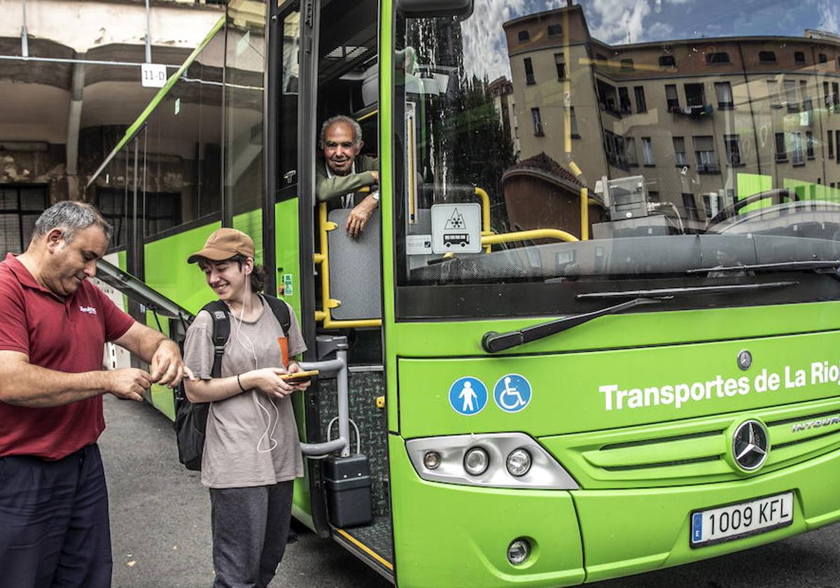 El PSOE exige solución al gobierno por el problema de los estudiantes con el transporte