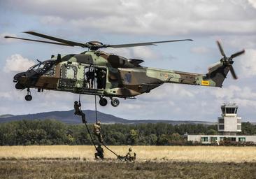 Fotos: así prepara el Ejército de Tierra en Agoncillo sus misiones a bordo del Bhelma