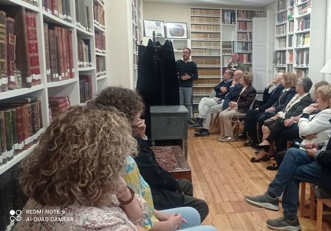 Jesús Murillo, en la biblioteca durante la celebración del galardón.