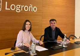 Rosa Fernández, concejala de Cultura, y Carlos Fuentes, gerente de la Fundación Caja Rioja, durante la rueda de prensa.