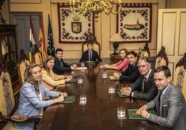 Capellán preside la primera reunión el actual Gobierno de La Rioja el pasado mes de julio.