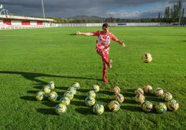 Goleador nato. Rubén Pérez lanza un balón bajo la cifra de 400 goles.