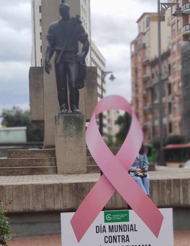 Imagen secundaria 2 - «No estáis solas», el grito unánime de apoyo a las pacientes de cáncer de mama